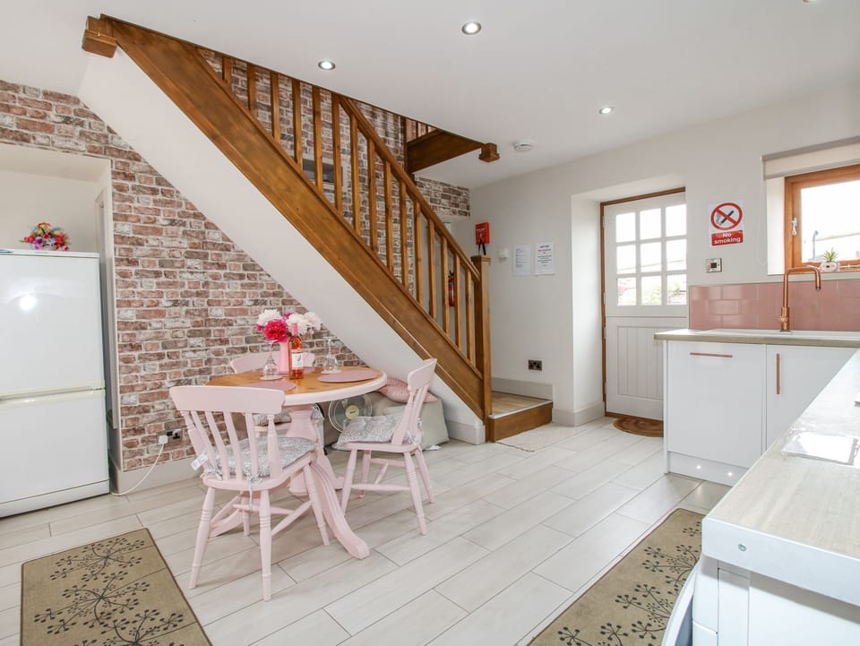 Cottage | Dining
