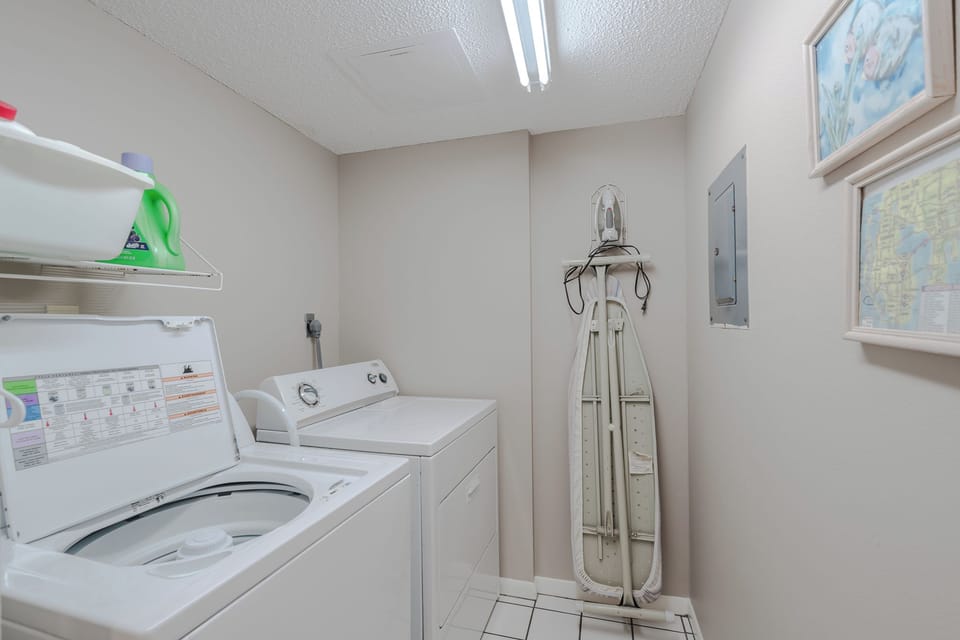 Las Brisas 404 by Distinctive Beach Rentals Apartment in Madeira Beach