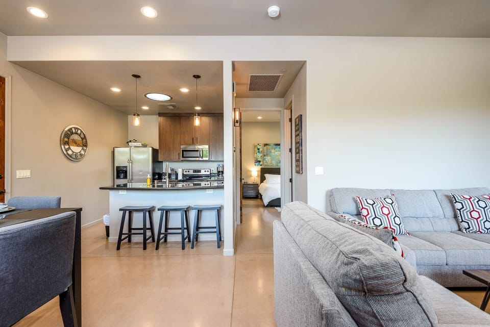 House, 5 Bedrooms | Living area | Smart TV