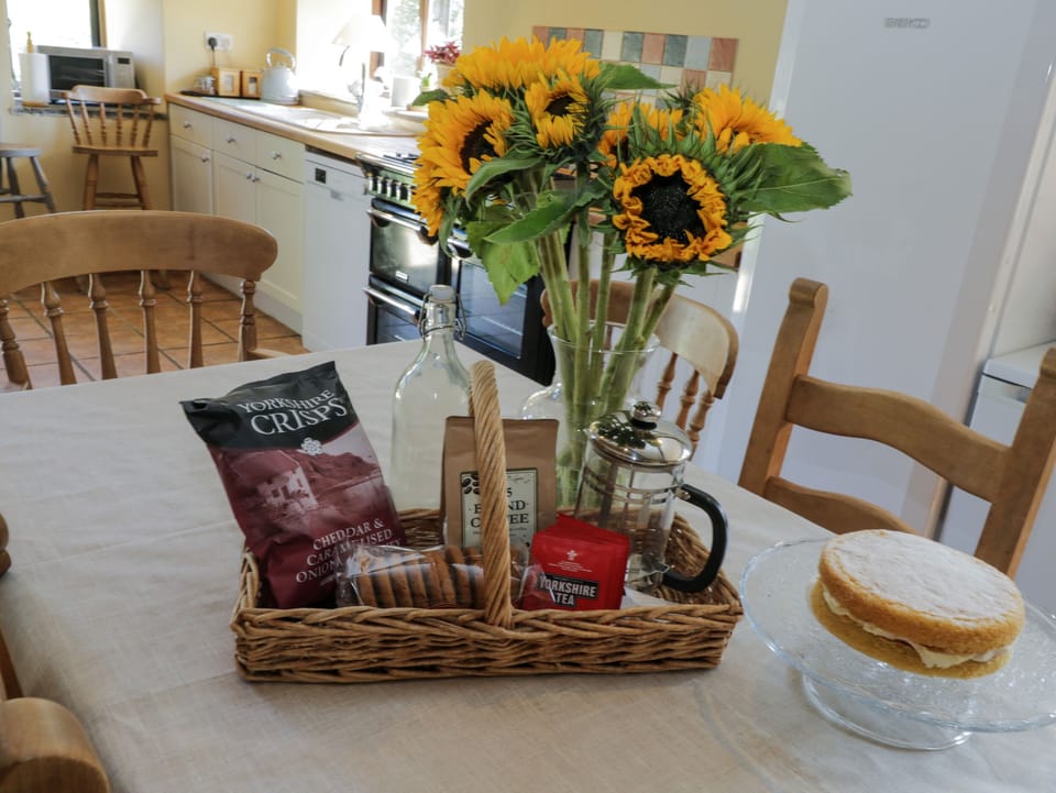 Cottage | Private kitchen | Fridge, microwave, dishwasher, electric kettle