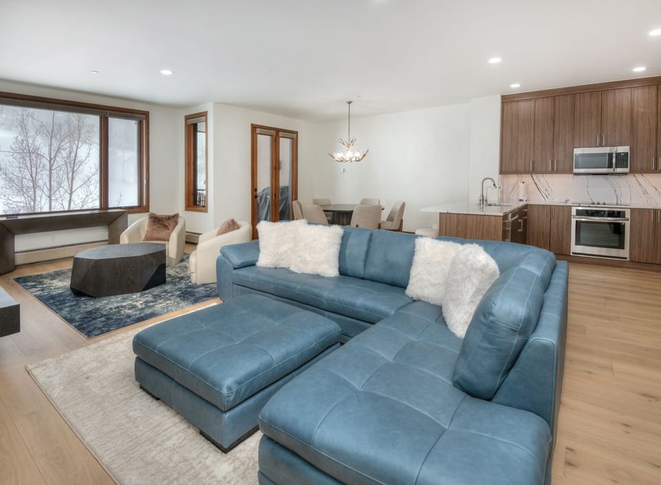 Condo, 3 Bedrooms | Living area | Smart TV