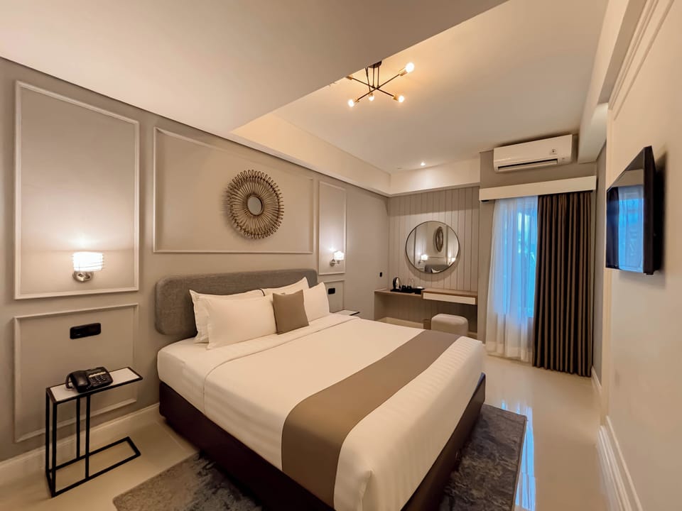 Deluxe Double or Twin Room | Premium bedding, in-room safe, desk, soundproofing