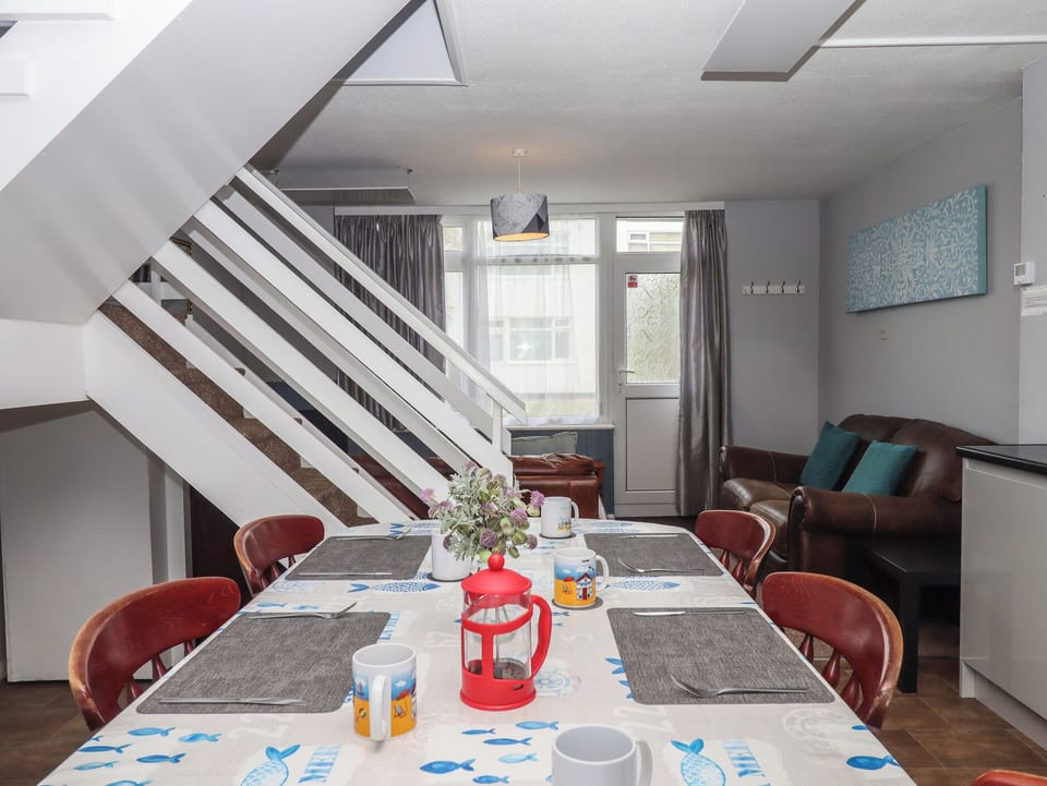 Cottage | Dining
