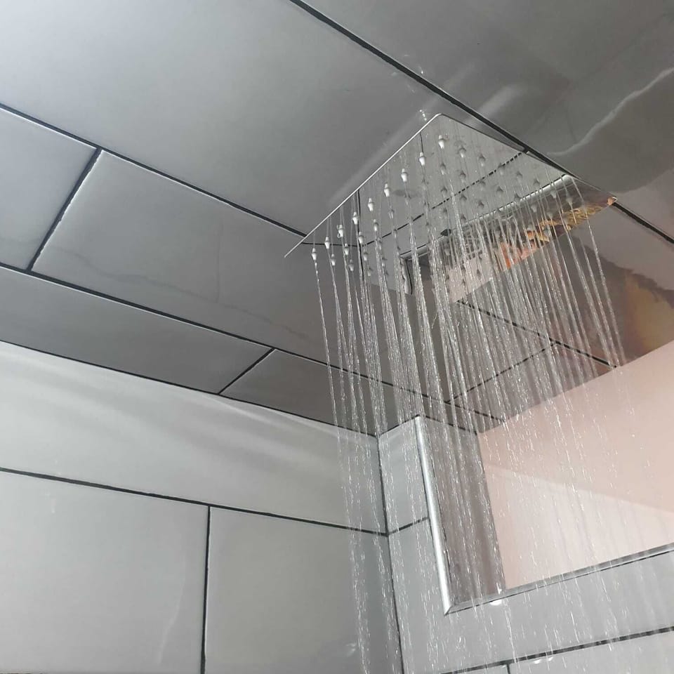 Triple Room | Bathroom | Shower, rainfall showerhead, towels, soap