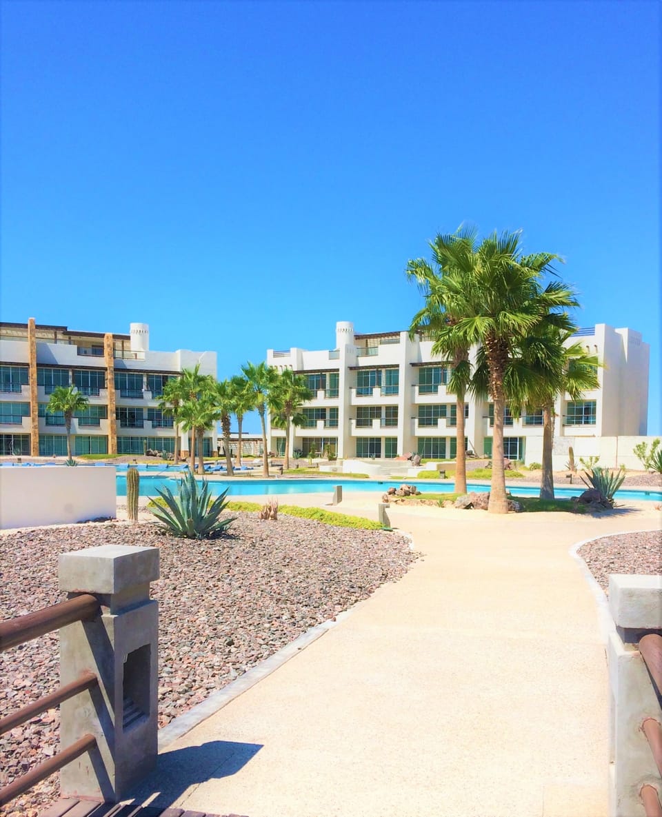 2 outdoor pools