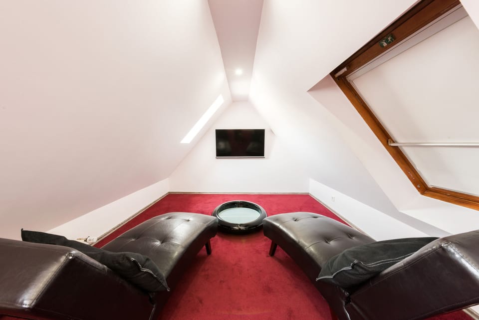 Triple Room | Living area | Flat-screen TV