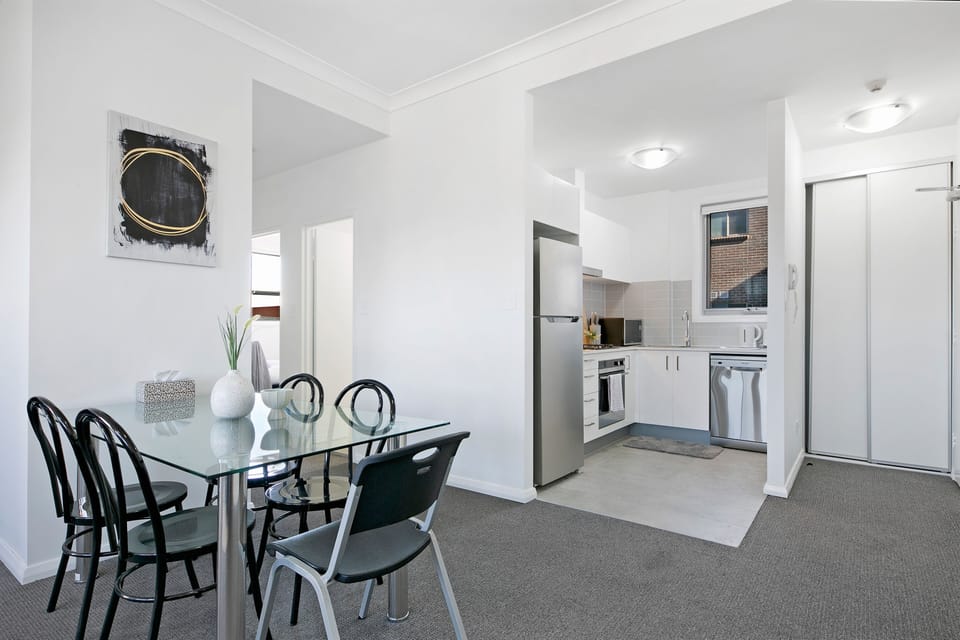 Apartment, 2 Bedrooms | In-room dining