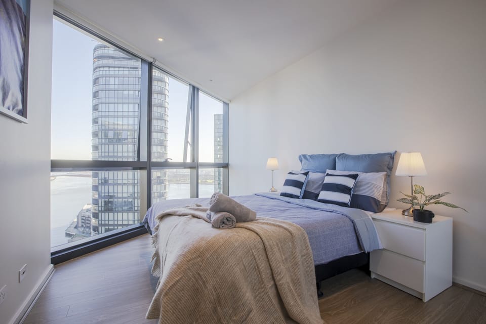 City Apartment, 1 Bedroom, Balcony, City View | 1 bedroom, in-room safe, desk