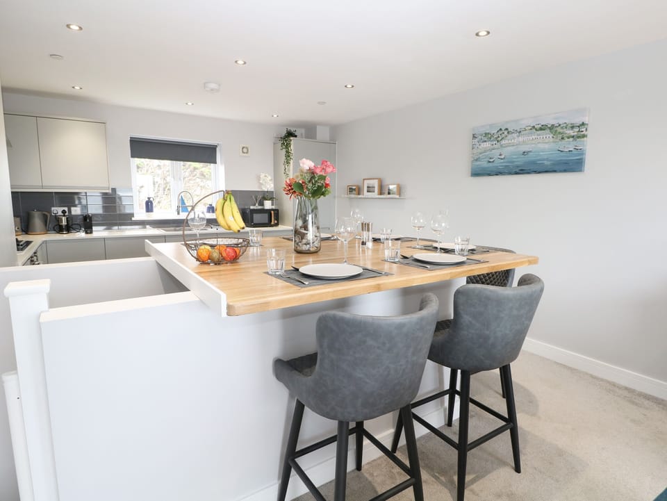 Cottage | Private kitchen | Fridge, microwave, dishwasher, electric kettle