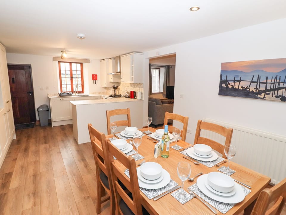 Cottage | Dining