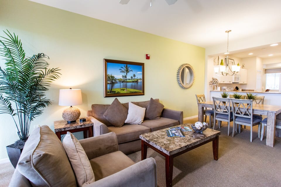 Apartment (3 Bedrooms) | Living room | TV