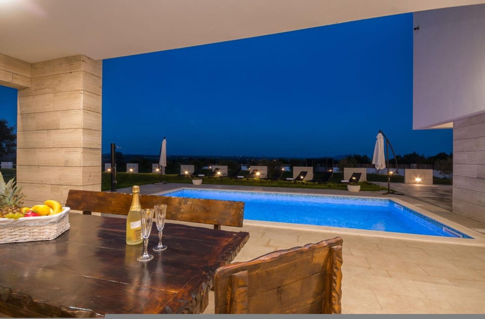 House, Smoking | 4 bedrooms