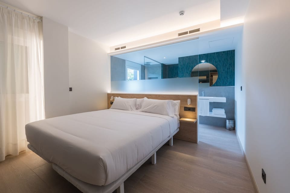 Standard Double Room | Premium bedding, minibar, in-room safe, desk