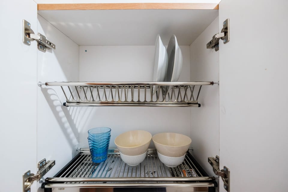 Room | Private kitchen | Fridge, stovetop, cookware/dishes/utensils