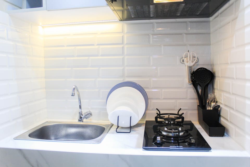 Room | Private kitchen | Fridge, stovetop, cookware/dishes/utensils