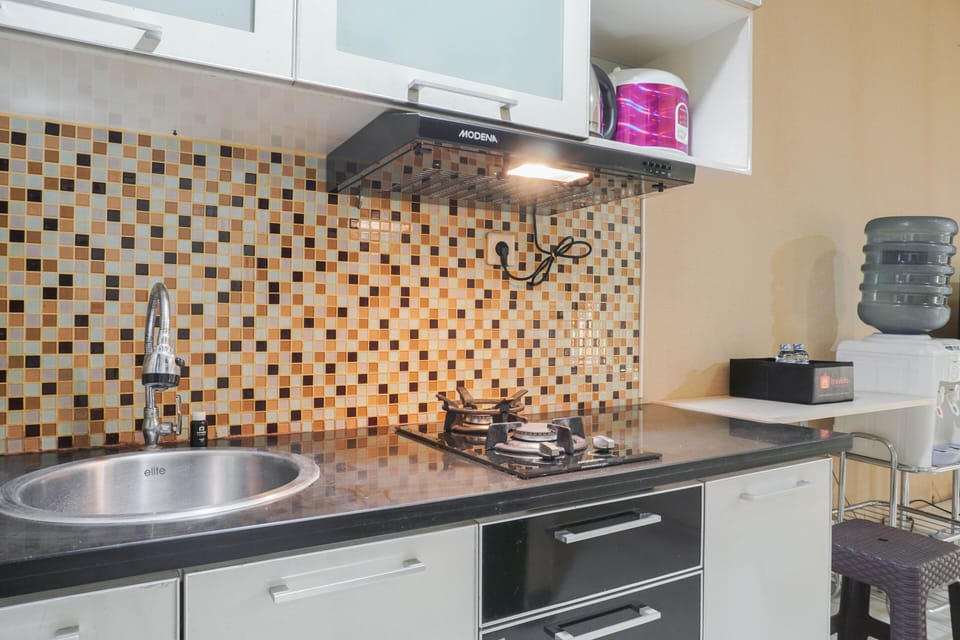 Room | Private kitchen | Fridge, stovetop, cookware/dishes/utensils