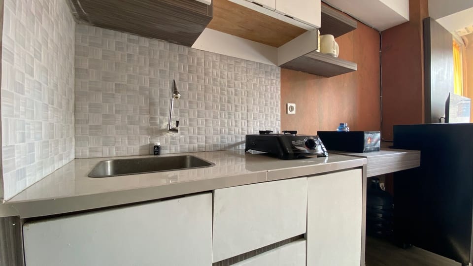 Room | Private kitchen | Fridge, stovetop, cookware/dishes/utensils