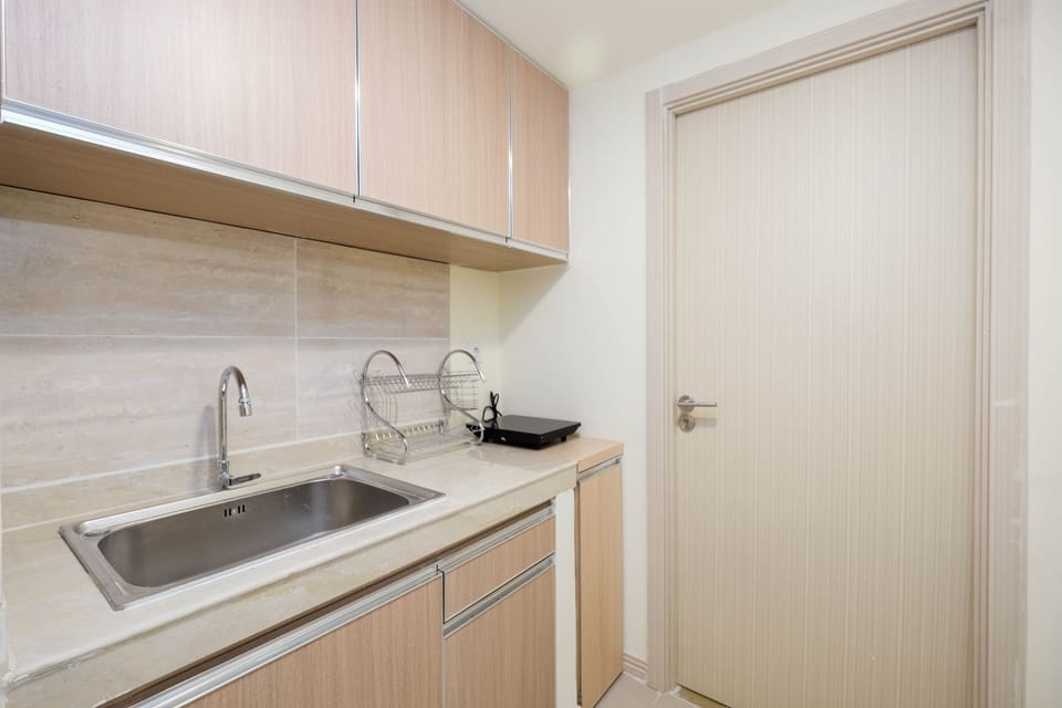 Room | Private kitchen | Fridge, stovetop, cookware/dishes/utensils