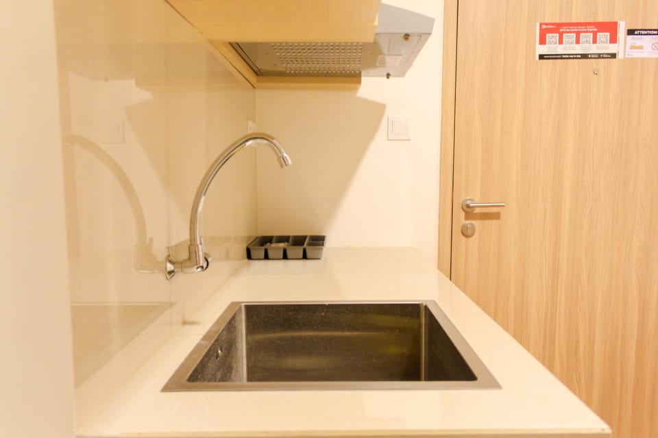 Room | Private kitchen | Fridge, stovetop, electric kettle, cookware/dishes/utensils