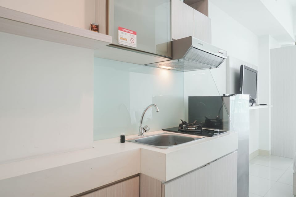 Room | Private kitchen | Fridge, stovetop, cookware/dishes/utensils