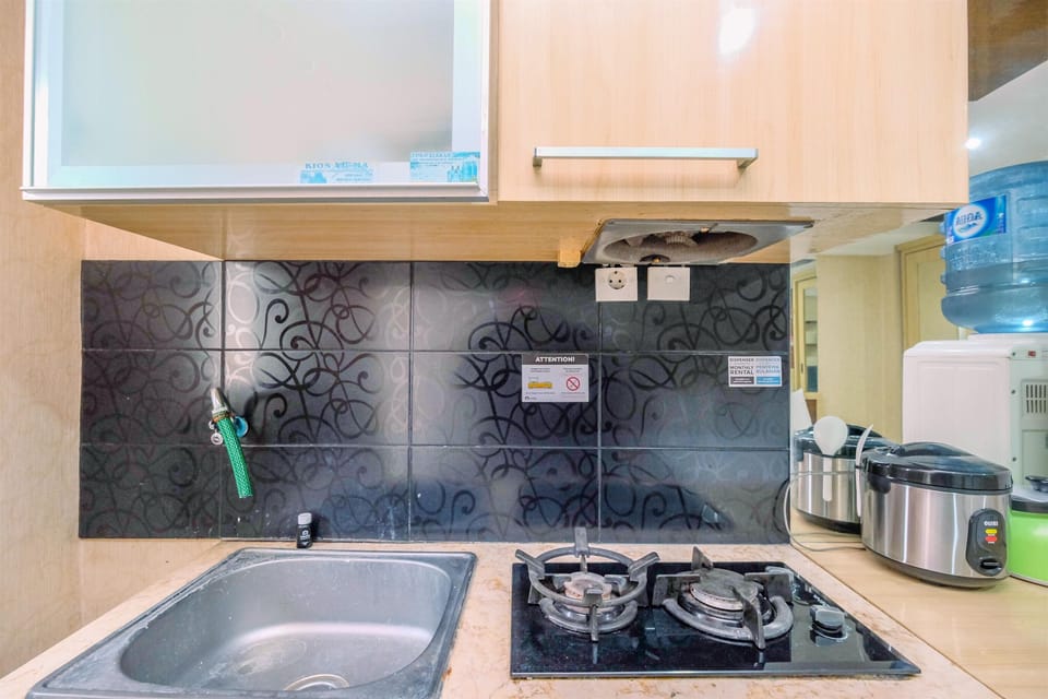Room | Private kitchen | Fridge, stovetop, cookware/dishes/utensils