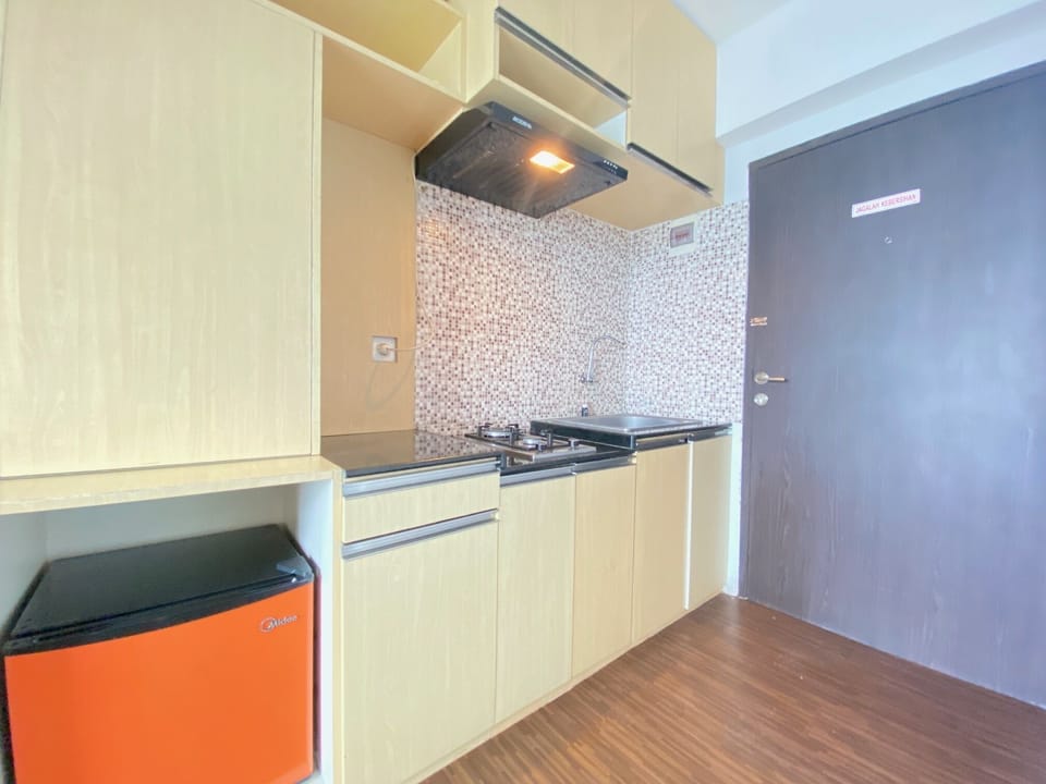 Room | Private kitchen | Fridge, stovetop, cookware/dishes/utensils