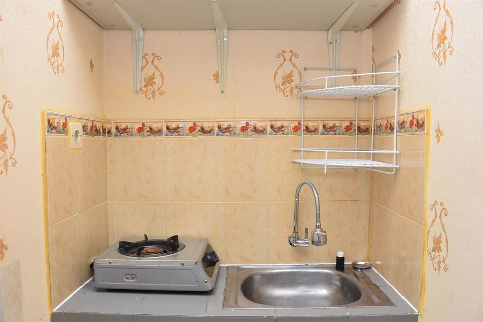 Room | Private kitchen | Fridge, stovetop, cookware/dishes/utensils