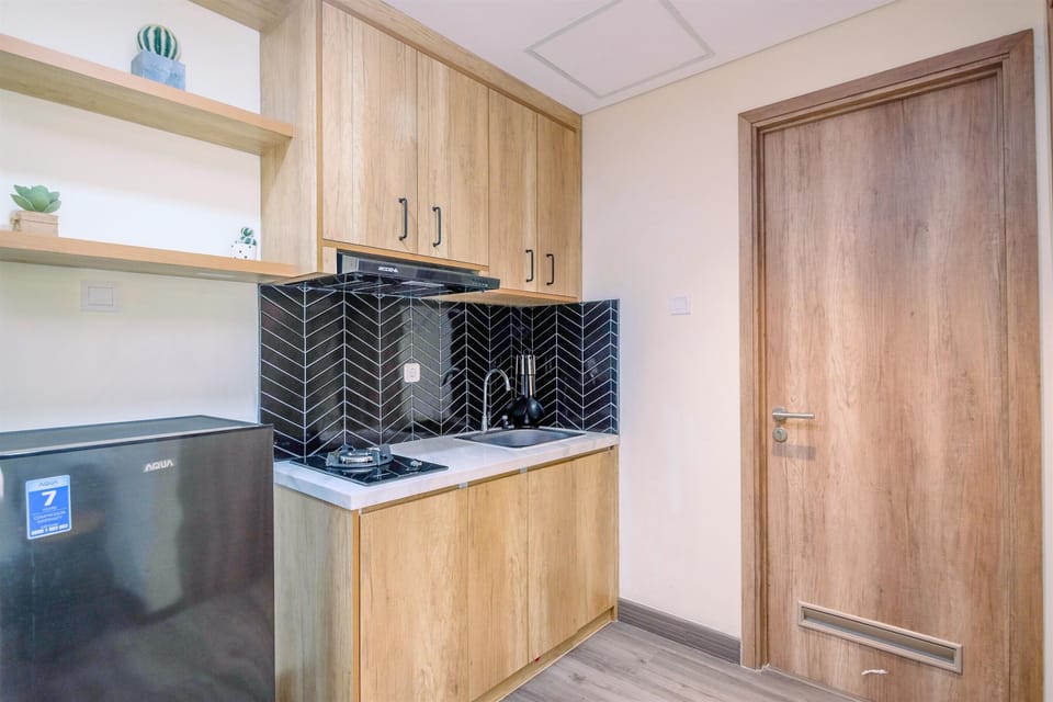 Room | Private kitchen | Fridge, stovetop, cookware/dishes/utensils
