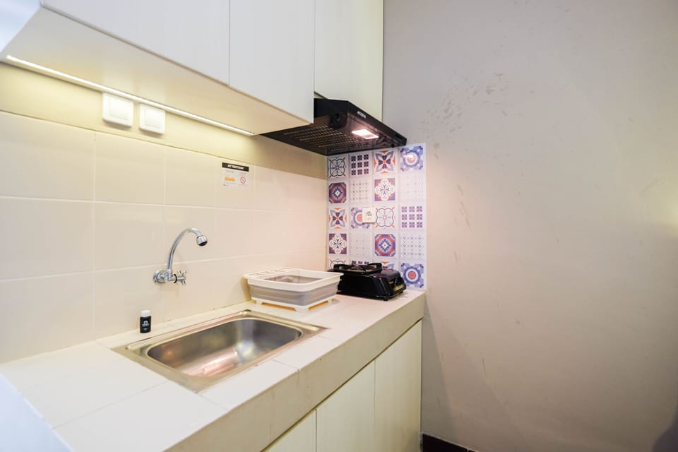 Room | Private kitchen | Fridge, stovetop, cookware/dishes/utensils