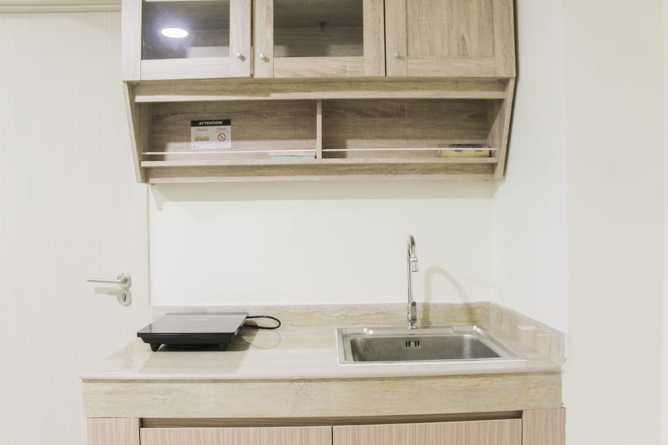 Room | Private kitchen | Fridge, stovetop, cookware/dishes/utensils