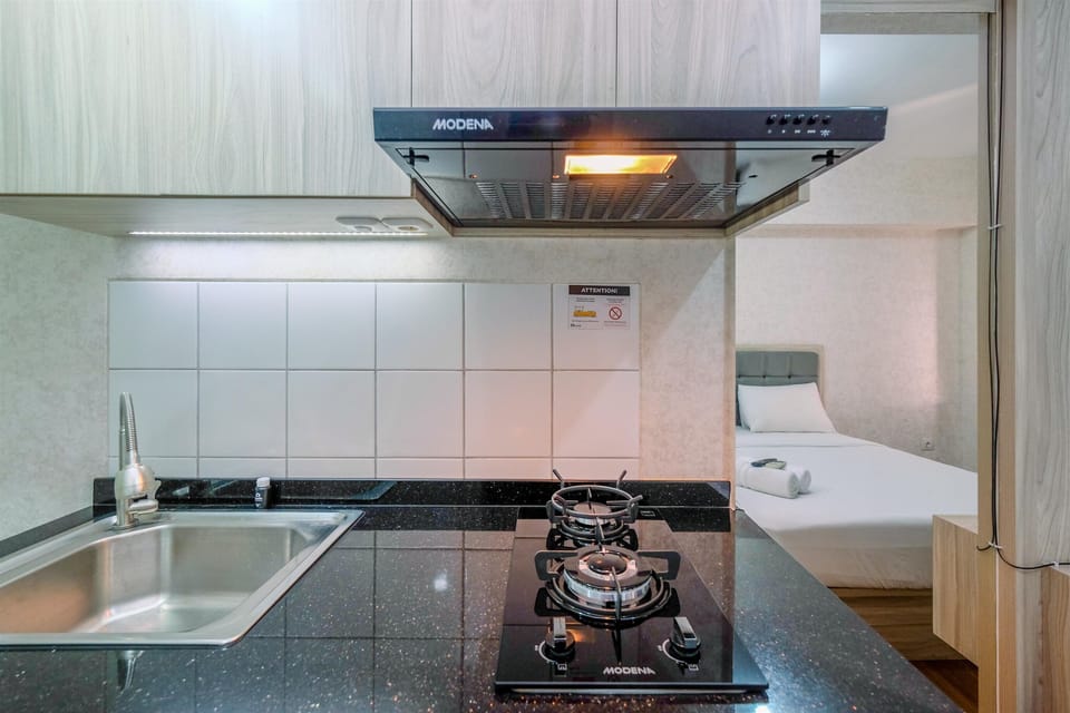 Room | Private kitchen | Fridge, stovetop, cookware/dishes/utensils