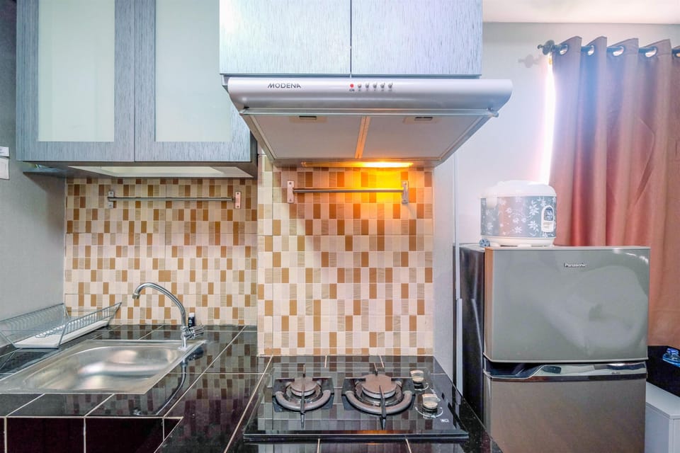 Room | Private kitchen | Fridge, stovetop, cookware/dishes/utensils