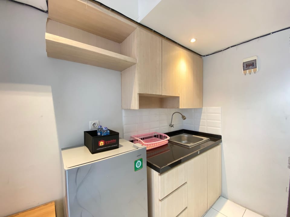 Room | Private kitchen | Fridge, stovetop, cookware/dishes/utensils