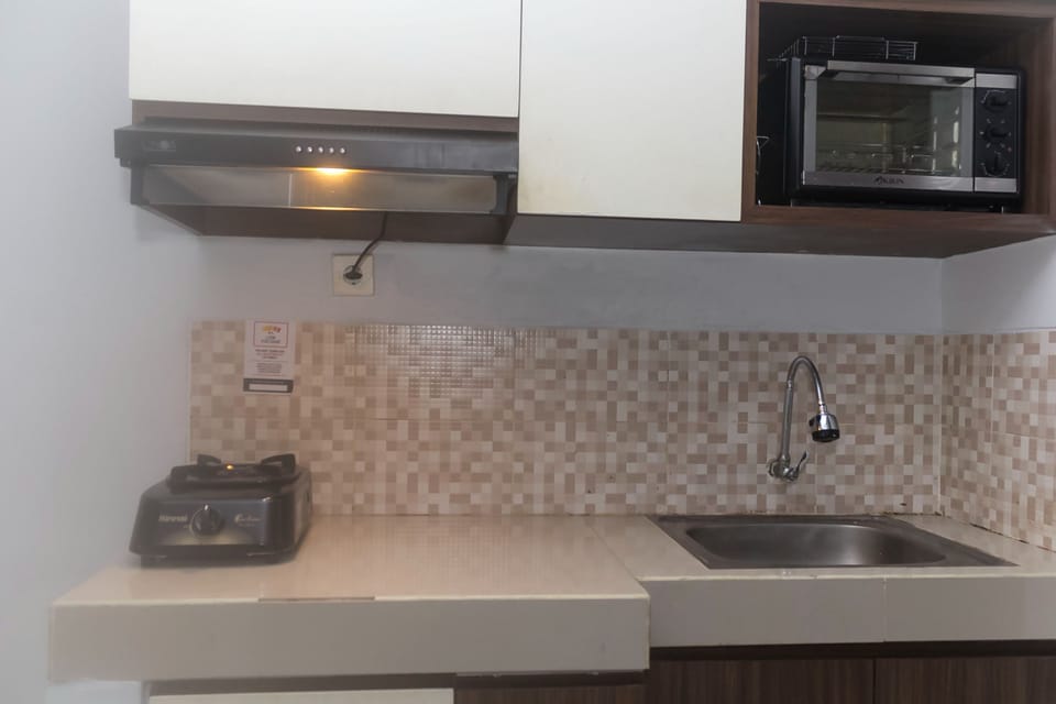 Room | Private kitchen | Fridge, stovetop, electric kettle, cookware/dishes/utensils