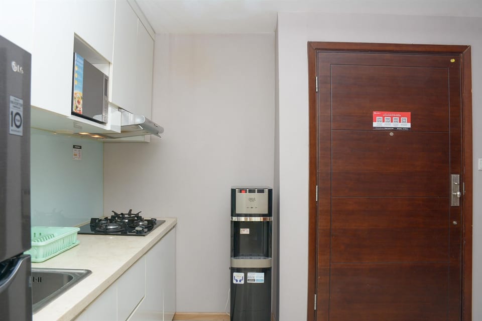Room | Private kitchen | Fridge, stovetop, cookware/dishes/utensils