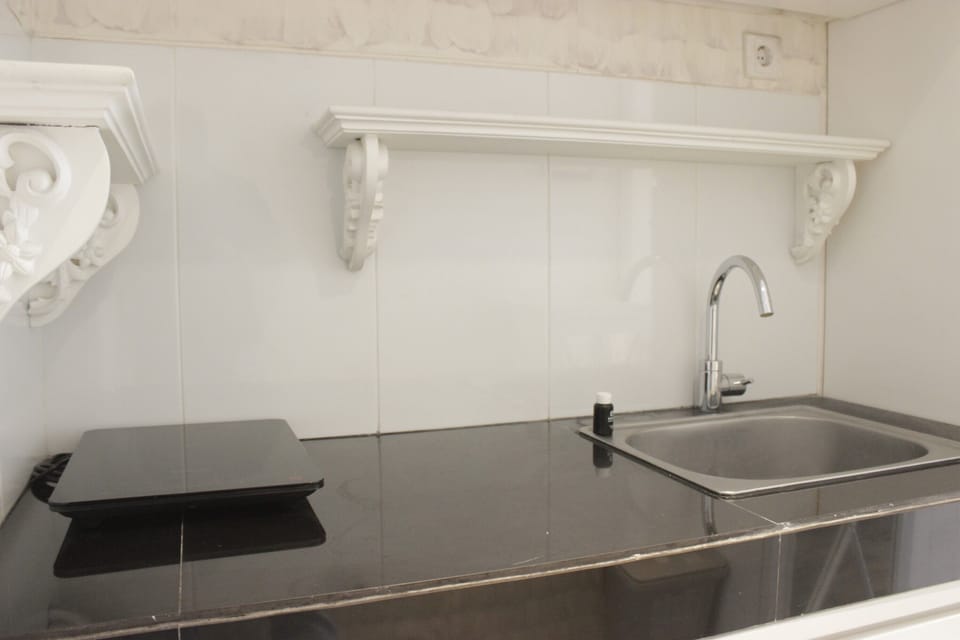 Room | Private kitchen | Fridge, stovetop, cookware/dishes/utensils