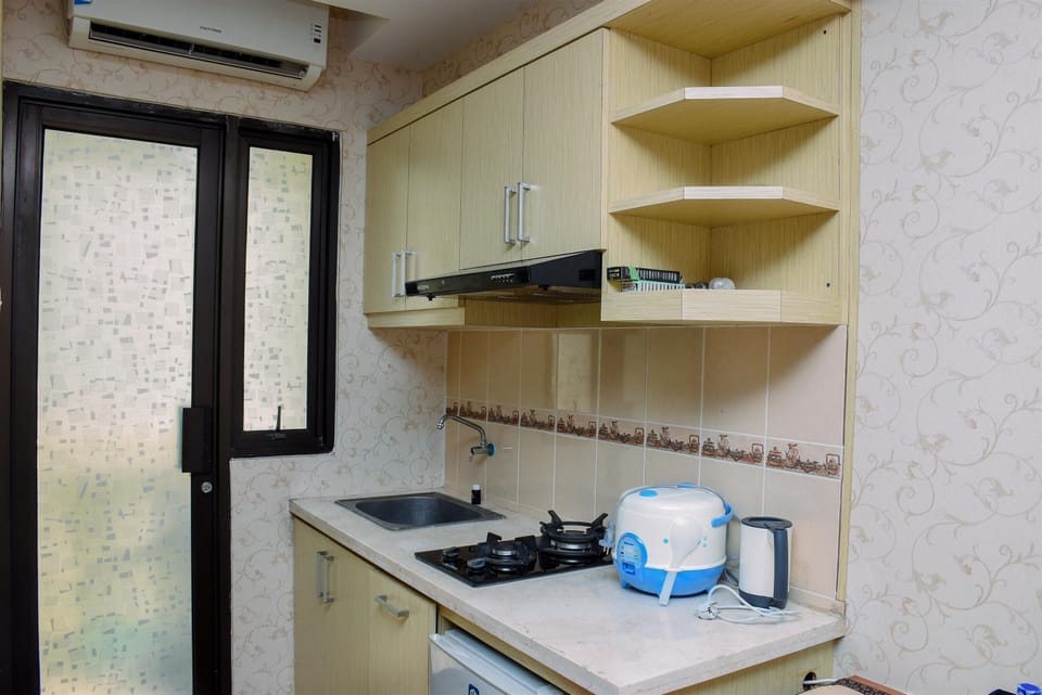 Room | Private kitchen | Fridge, stovetop, cookware/dishes/utensils