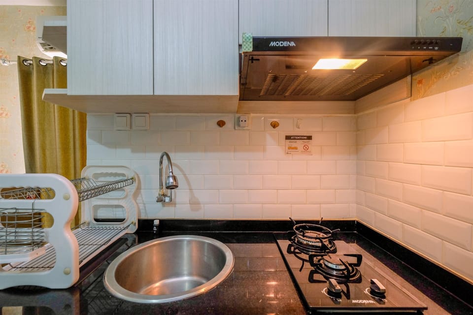Room | Private kitchen | Fridge, stovetop, cookware/dishes/utensils