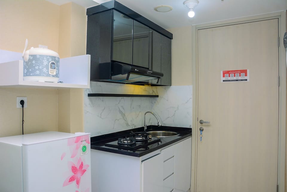 Room | Private kitchen | Fridge, stovetop, cookware/dishes/utensils