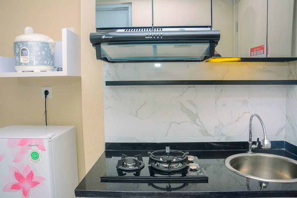 Room | Private kitchen | Fridge, stovetop, cookware/dishes/utensils