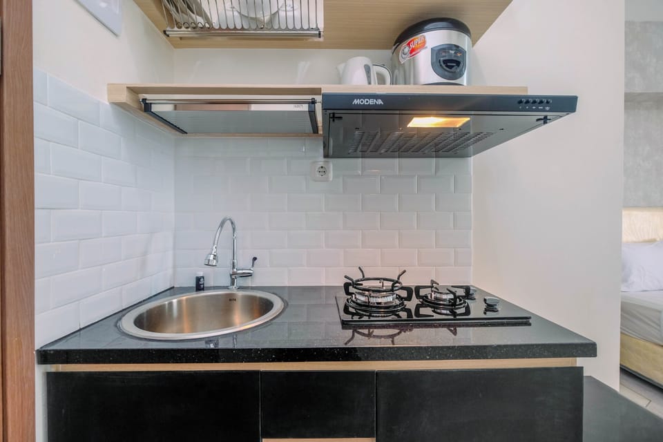 Room | Private kitchen | Fridge, stovetop, cookware/dishes/utensils