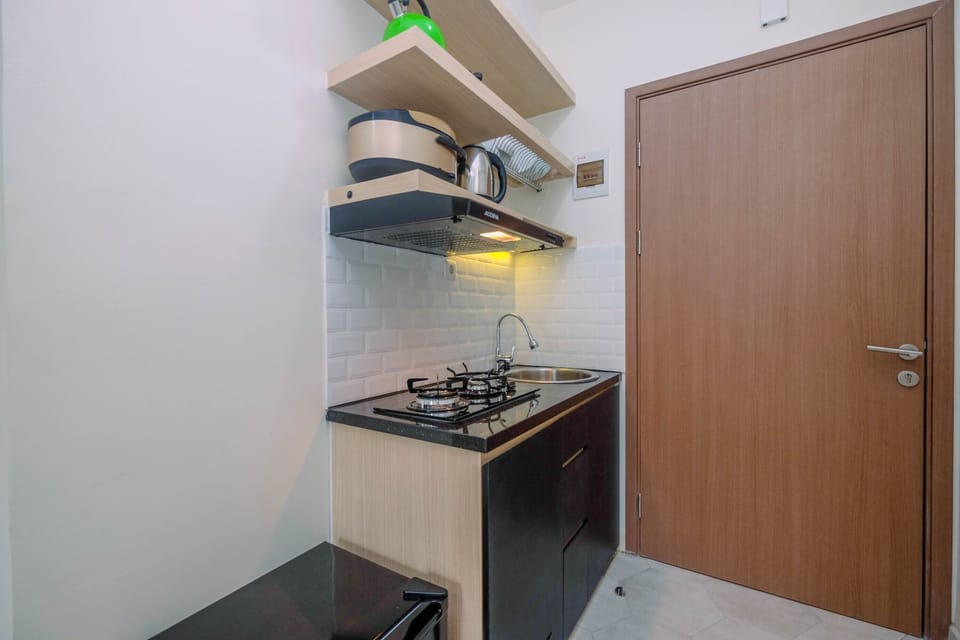 Room | Private kitchen | Fridge, stovetop, cookware/dishes/utensils