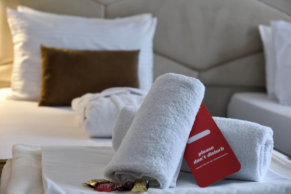 Executive Twin Room | Memory foam beds, in-room safe, desk, blackout drapes