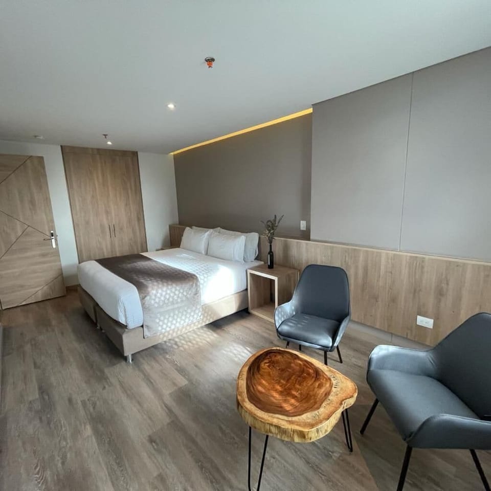 Superior Room | In-room safe, iron/ironing board, free WiFi