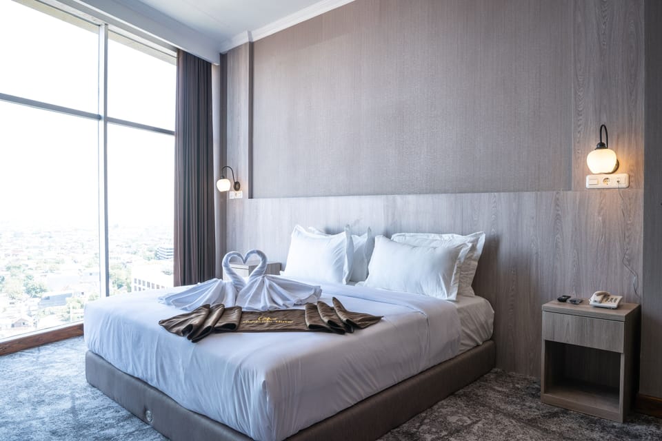 Desk, blackout drapes, free WiFi, bed sheets