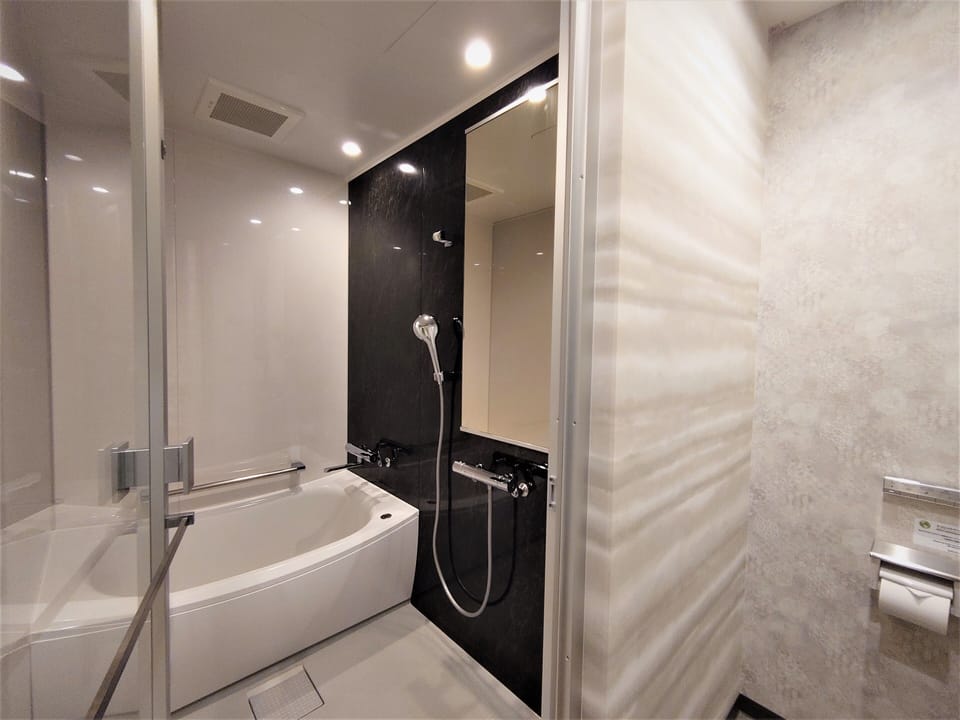 Executive Room, Non Smoking | Bathroom | Free toiletries, hair dryer, slippers, electronic bidet