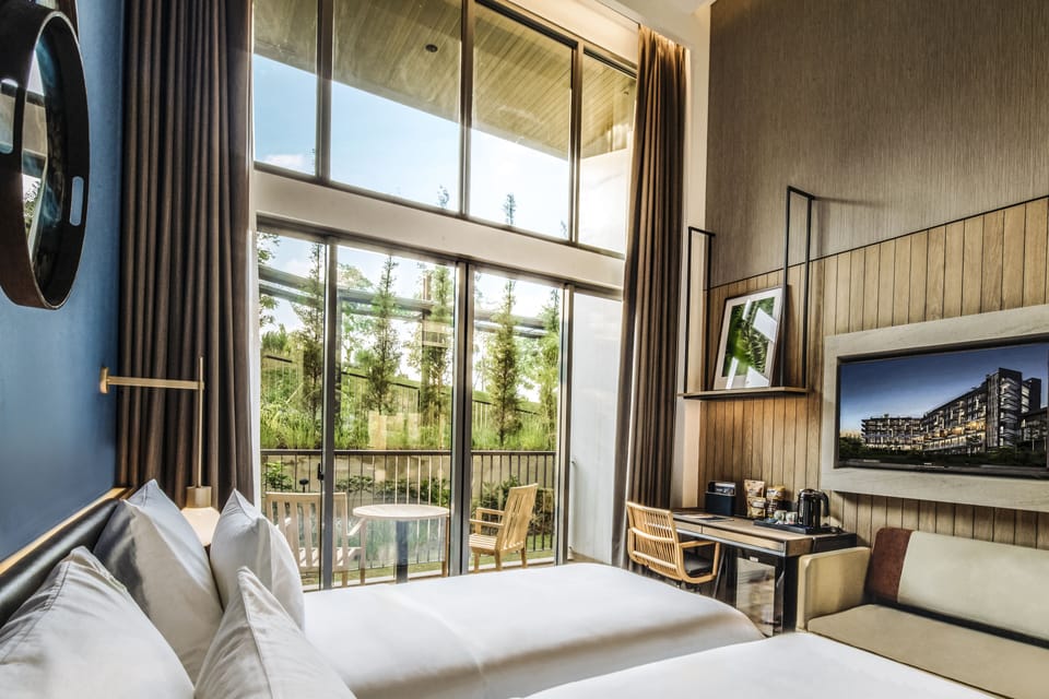 Superior Room | Minibar, in-room safe, desk, laptop workspace