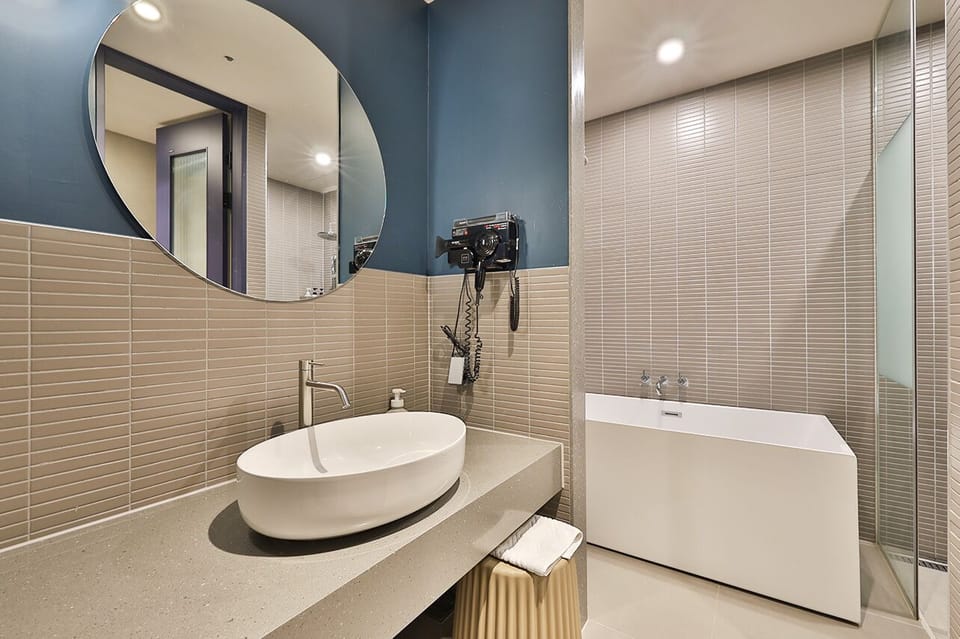 Standard Double Room | Bathroom | Shower, free toiletries, hair dryer, bathrobes