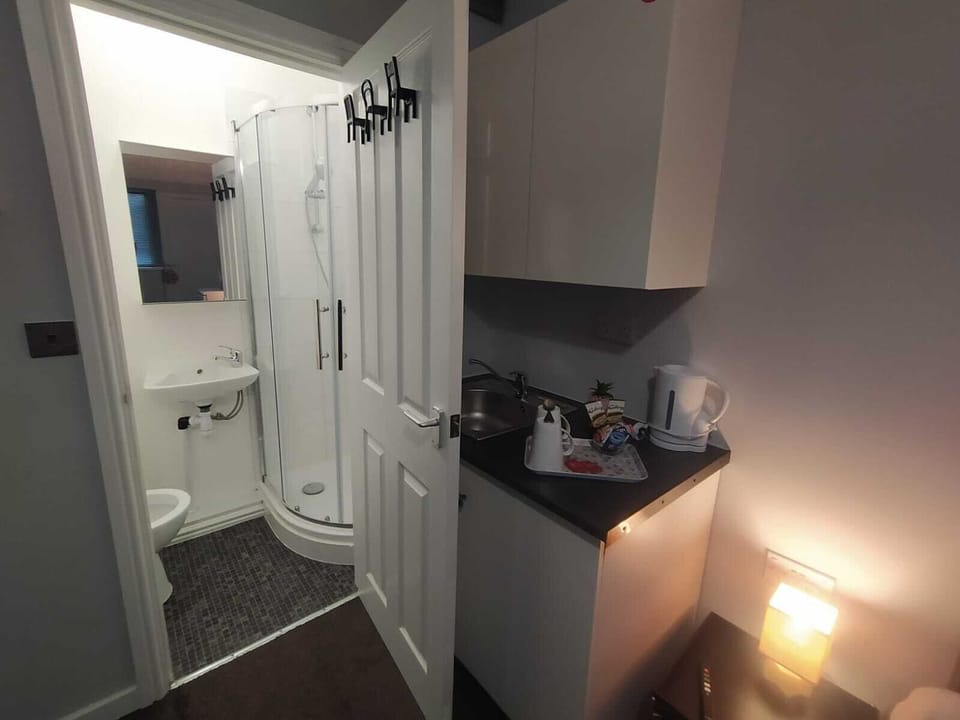 Deluxe Double Room | Bathroom | Towels