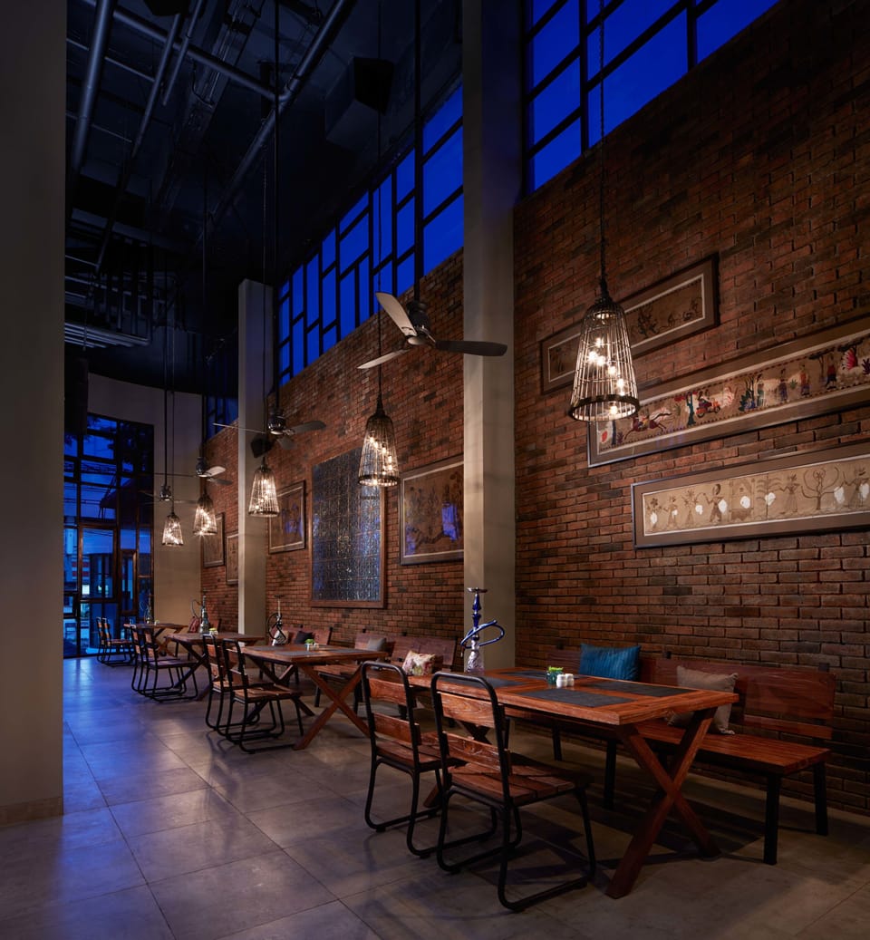 2 restaurants; breakfast, lunch, dinner, and brunch served